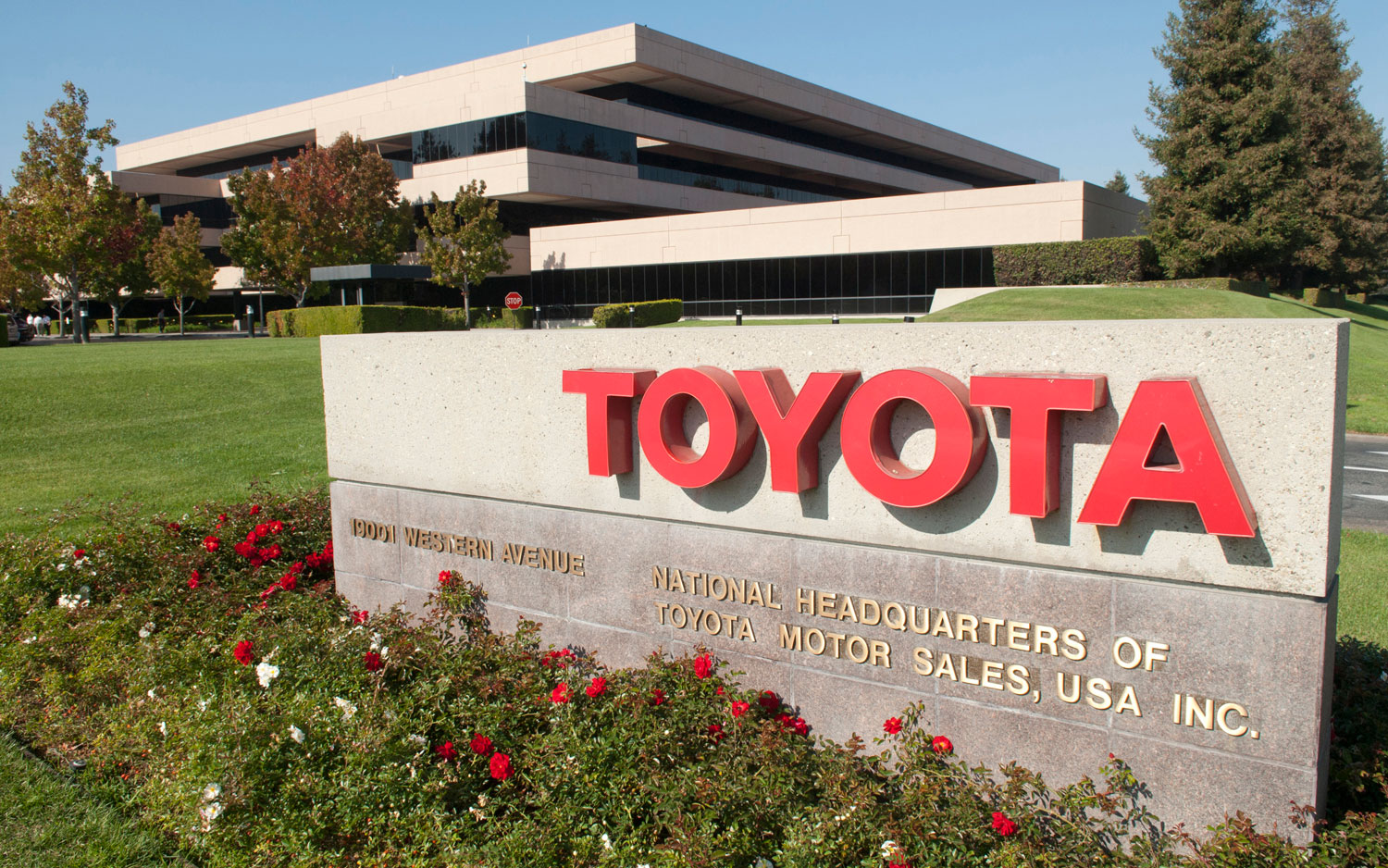 Toyota headquarter address and customer service contact details