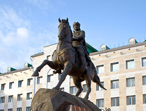The monument to Obolensky-Nogotkov, the founder of the city